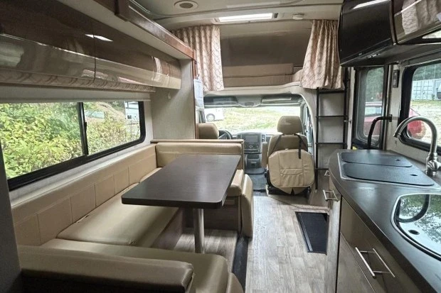 2017 Winnebago - Image 6 of 7