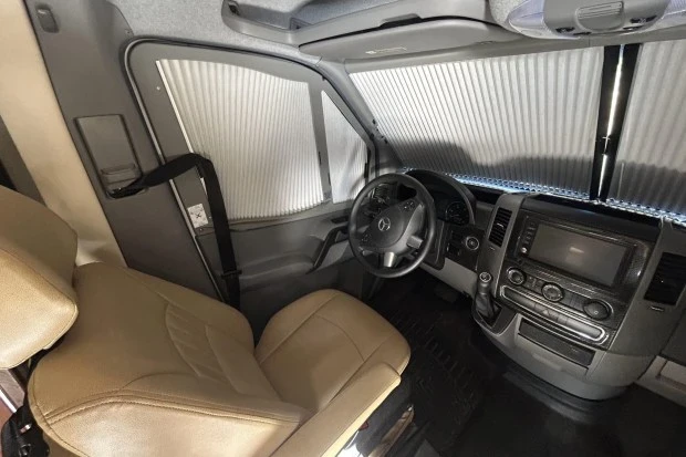 2017 Winnebago - Image 4 of 7