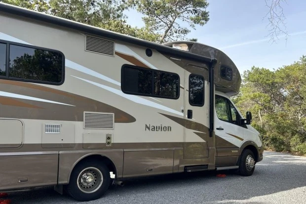 2017 Winnebago - Image 2 of 7