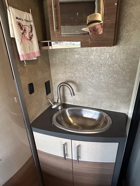 2017 Winnebago - Image 23 of 31