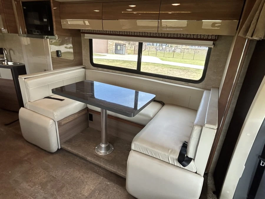 2017 Winnebago - Image 20 of 31