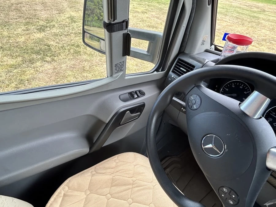 2017 Winnebago - Image 17 of 31