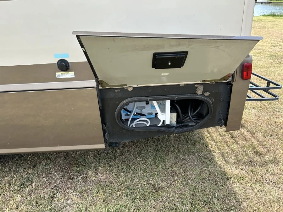 2017 Winnebago - Image 9 of 31