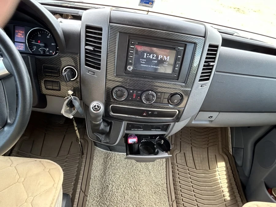 2017 Winnebago - Image 27 of 31