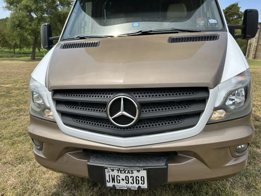 2017 Winnebago - Image 6 of 31