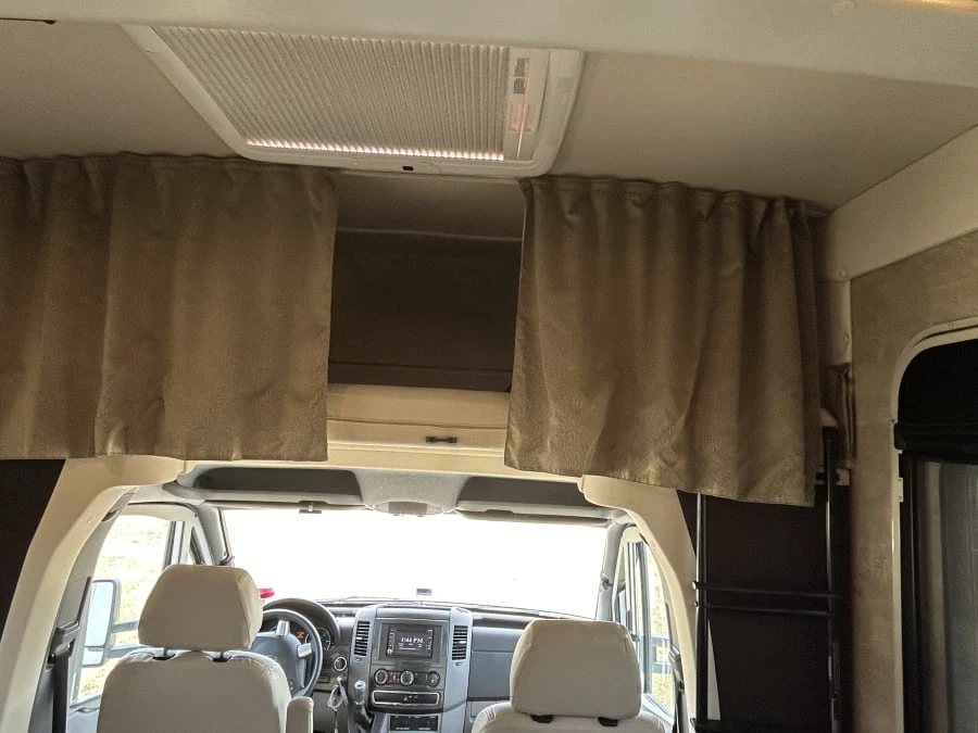 2017 Winnebago - Image 22 of 31