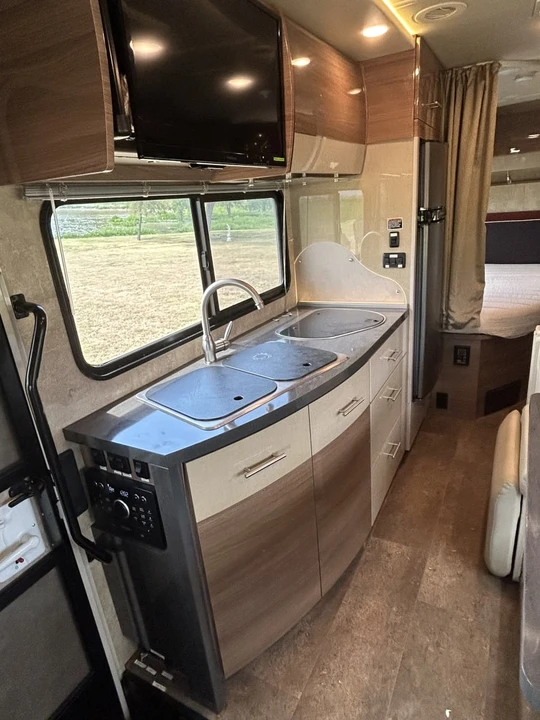 2017 Winnebago - Image 30 of 31