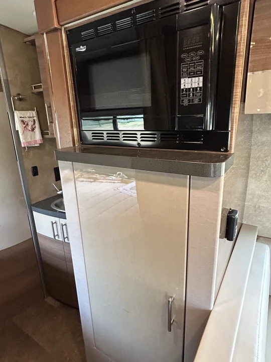2017 Winnebago - Image 26 of 31