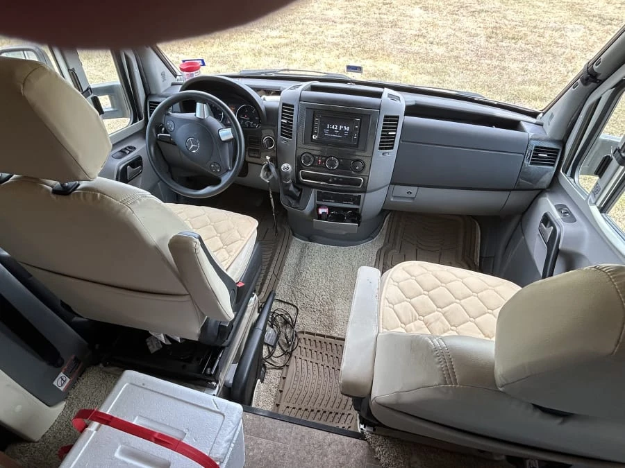 2017 Winnebago - Image 29 of 31