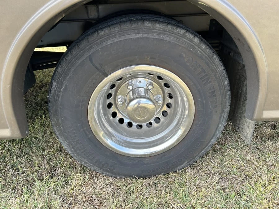 2017 Winnebago - Image 11 of 31