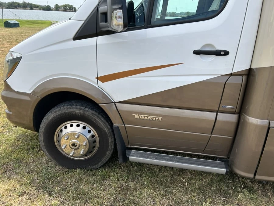 2017 Winnebago - Image 7 of 31