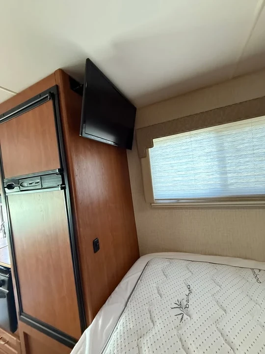 2017 Winnebago - Image 9 of 12