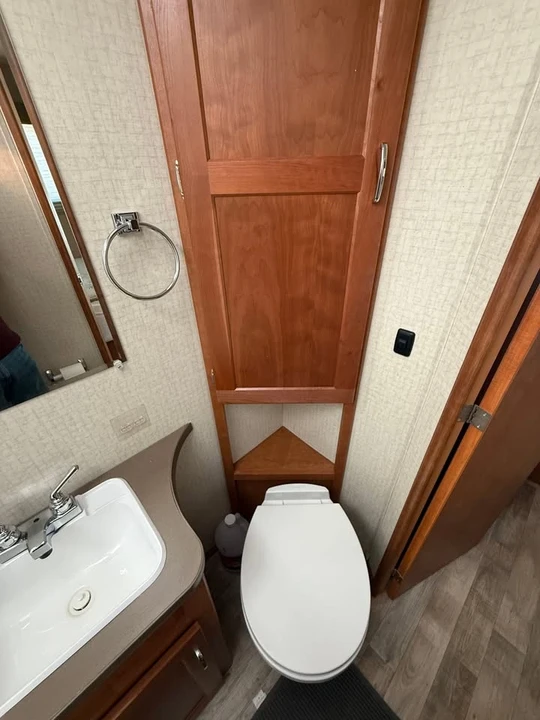 2017 Winnebago - Image 11 of 12