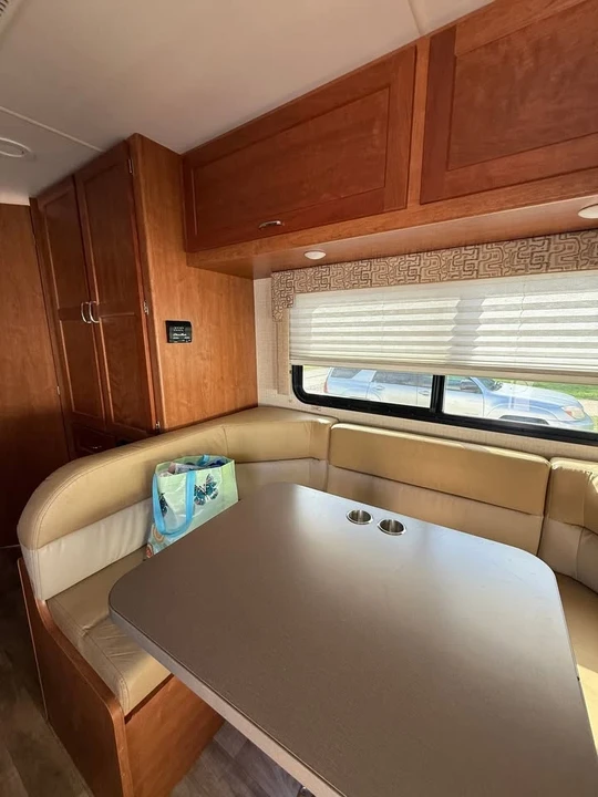 2017 Winnebago - Image 6 of 12