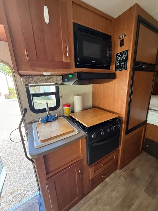 2017 Winnebago - Image 7 of 12