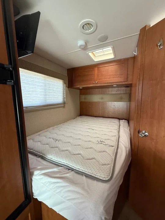 2017 Winnebago - Image 5 of 12
