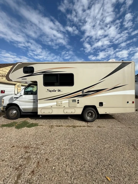 2017 Winnebago - Image 2 of 12