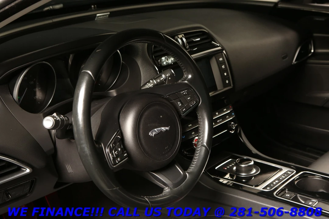 2017 Jaguar XE - Image 11 of 21