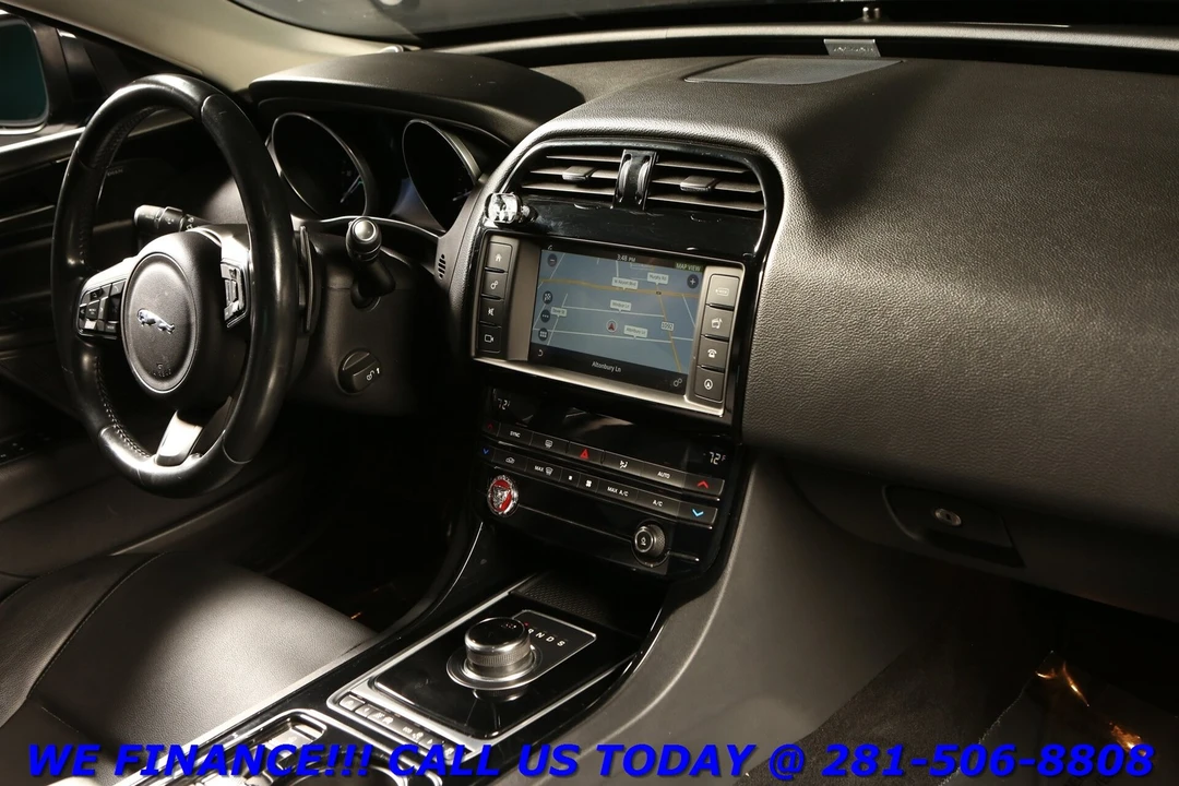 2017 Jaguar XE - Image 19 of 21