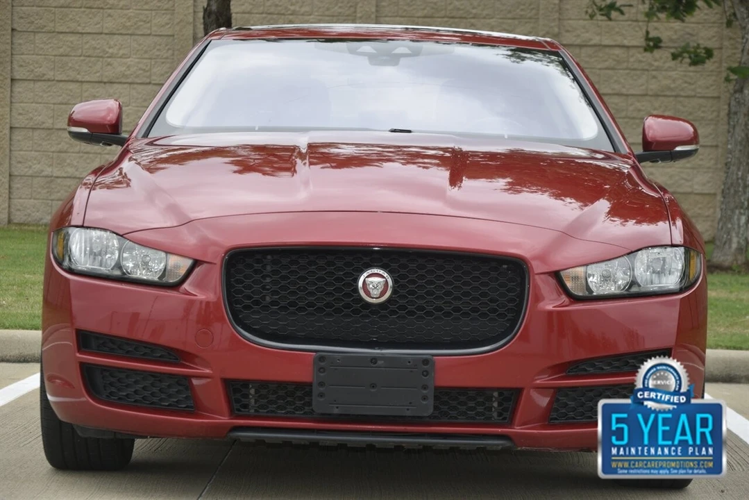 2017 Jaguar XE - Image 3 of 4