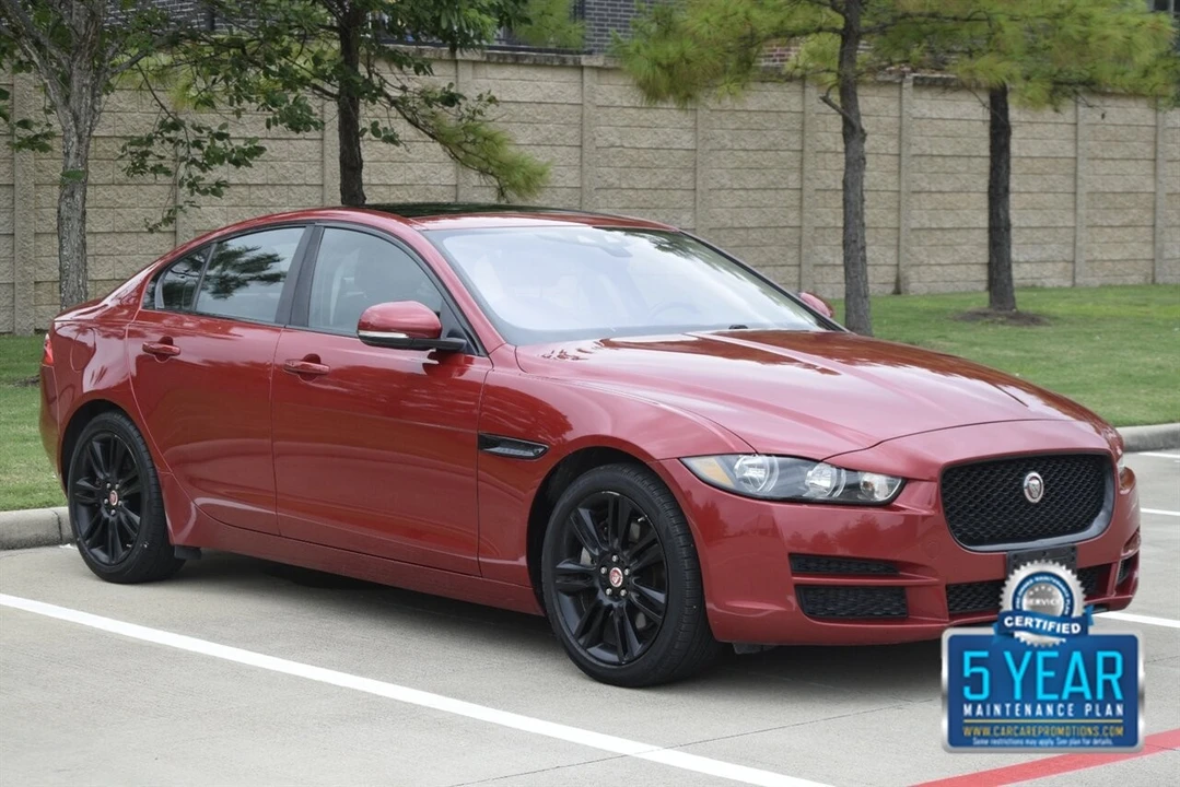 2017 Jaguar XE - Image 4 of 4