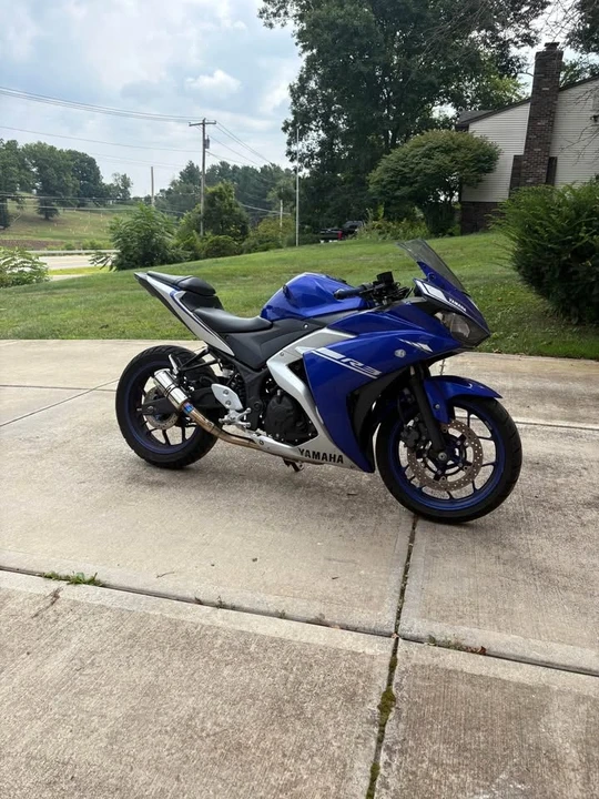 2017 Yamaha YZF - Image 2 of 4