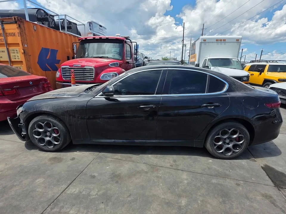 2017 Alfa Romeo Giulia - Image 7 of 8