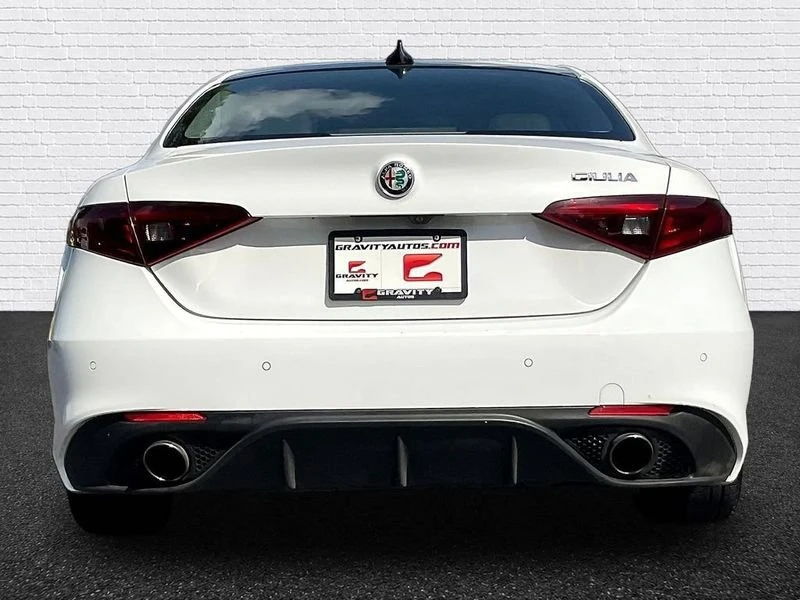 2017 Alfa Romeo Giulia - Image 5 of 12