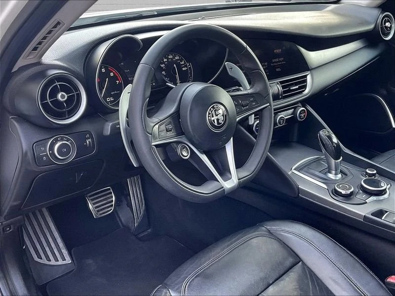 2017 Alfa Romeo Giulia - Image 11 of 12
