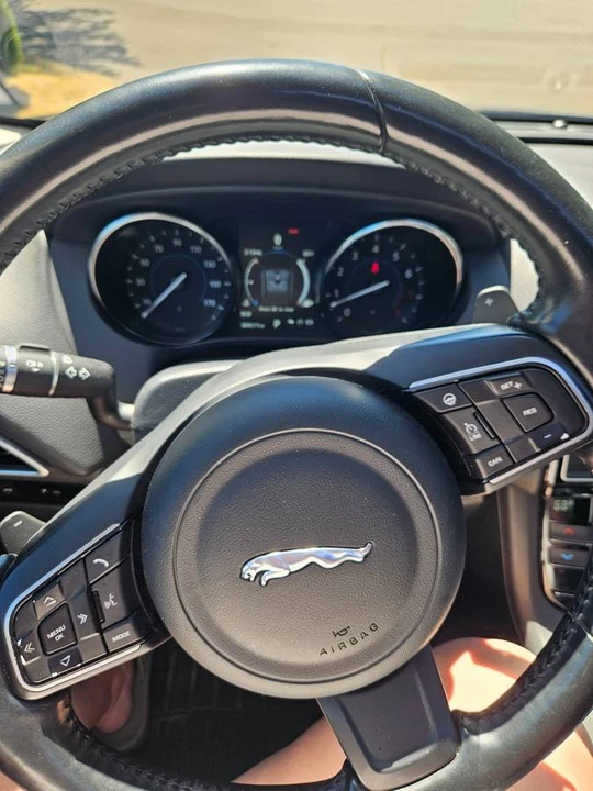 2017 Jaguar F-Pace - Image 5 of 13