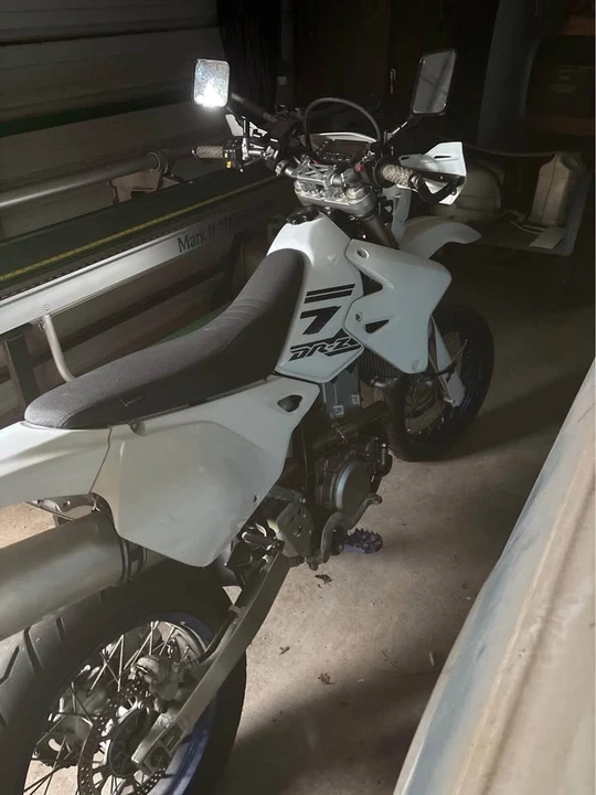 2017 Suzuki Motorcycles - Image 3 of 3