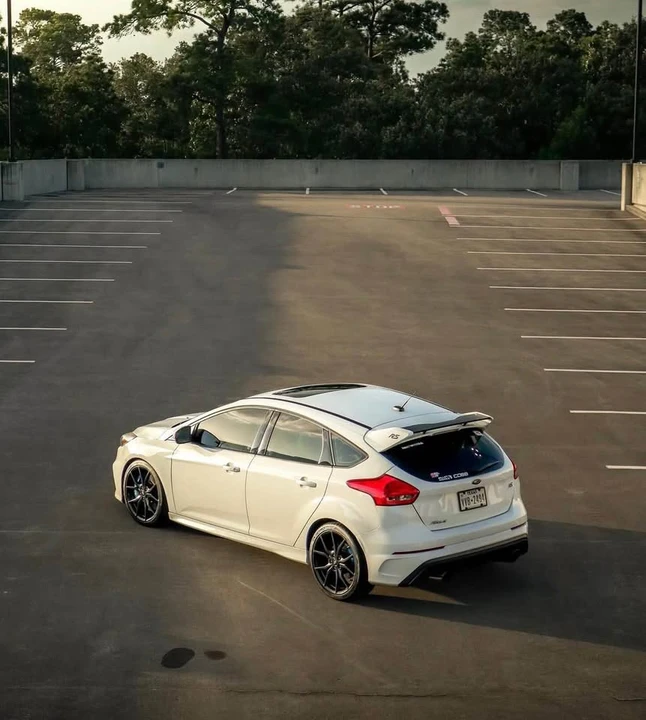2017 Ford Focus RS 3rd Gen - Image 2 of 2