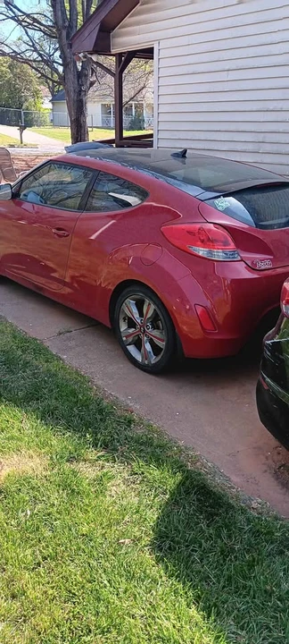 2017 Hyundai Veloster - Image 2 of 5