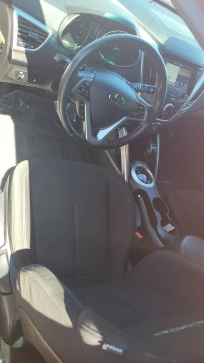 2017 Hyundai Veloster - Image 7 of 8