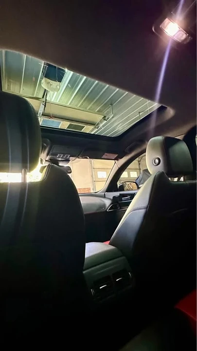 2017 Jaguar XE - Image 5 of 10