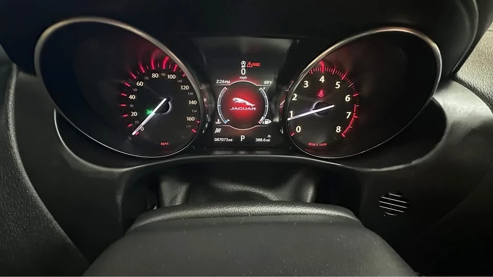 2017 Jaguar XE - Image 7 of 10