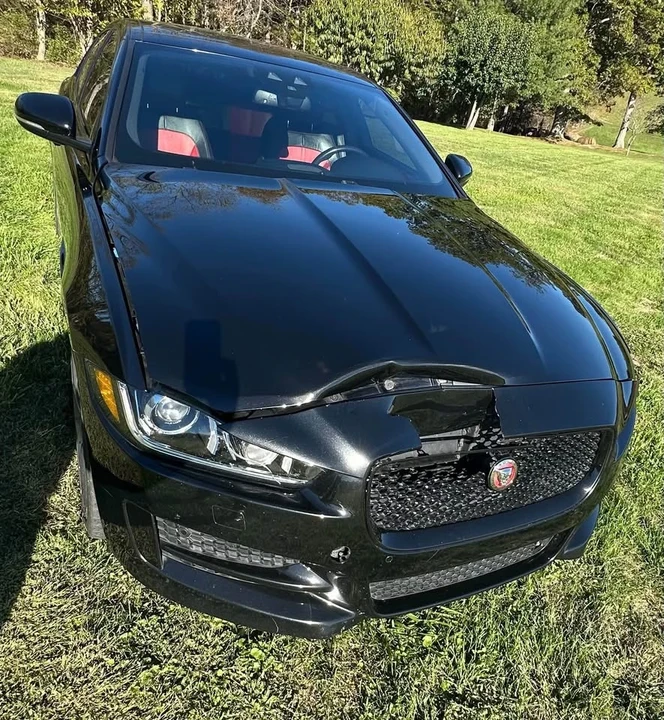 2017 Jaguar XE - Image 3 of 10