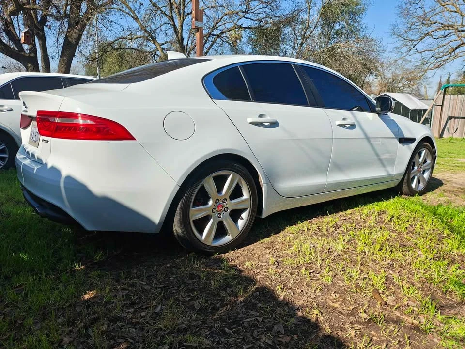 2017 Jaguar XE - Image 3 of 9