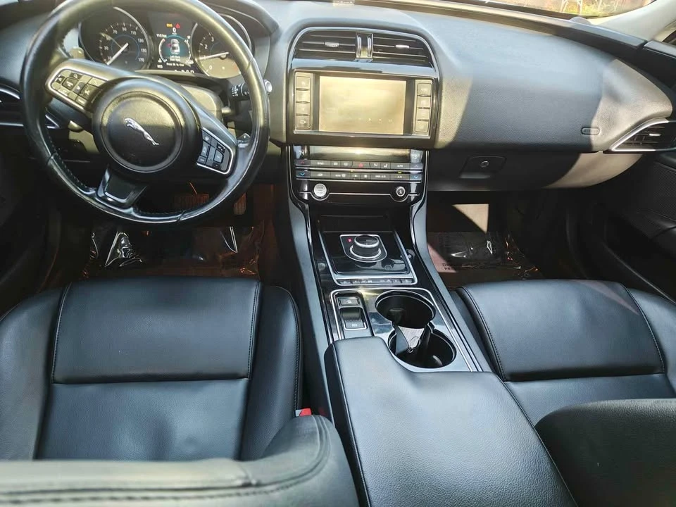 2017 Jaguar XE - Image 7 of 9