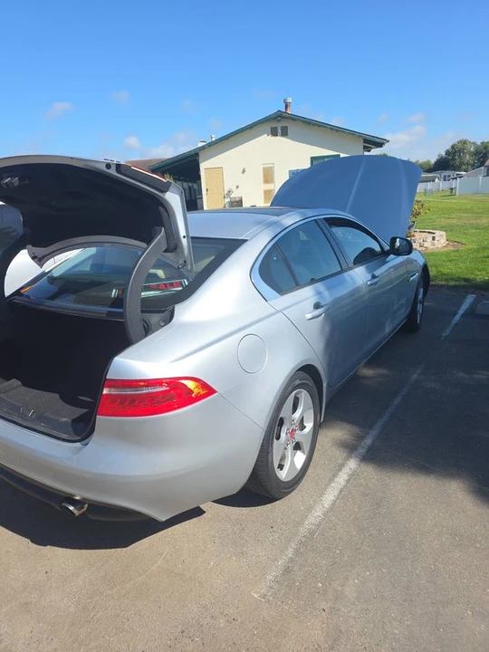 2017 Jaguar XE - Image 7 of 9