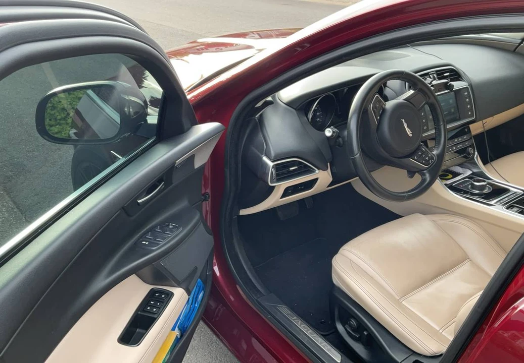 2017 Jaguar XE - Image 7 of 23