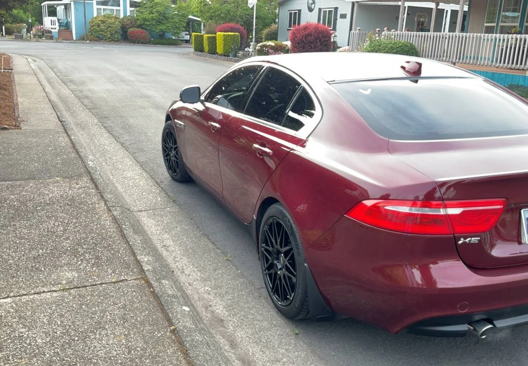 2017 Jaguar XE - Image 11 of 23