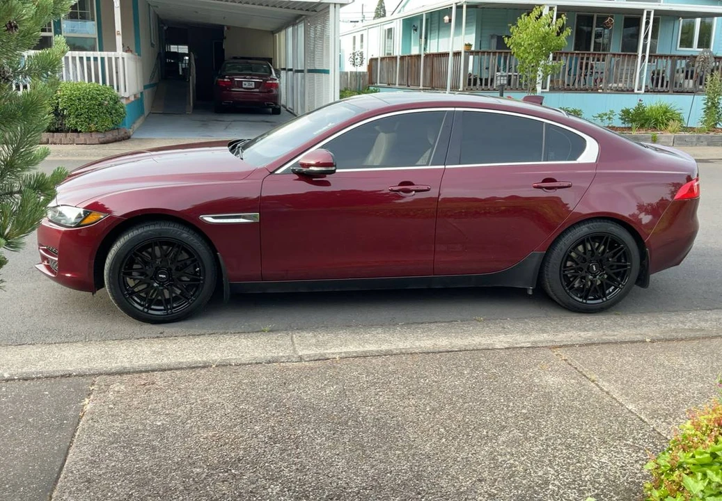 2017 Jaguar XE - Image 15 of 23