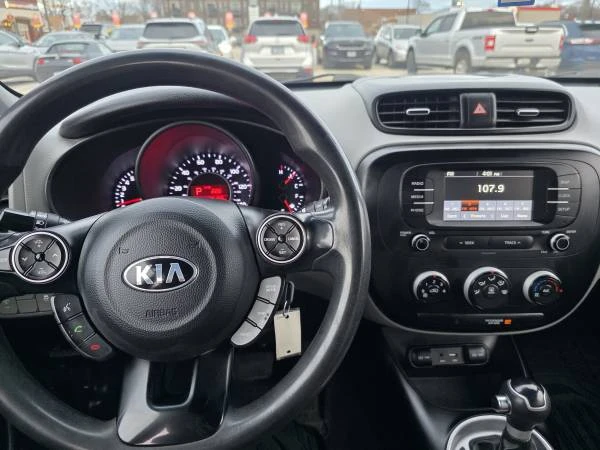 2017 Kia Soul - Image 17 of 20
