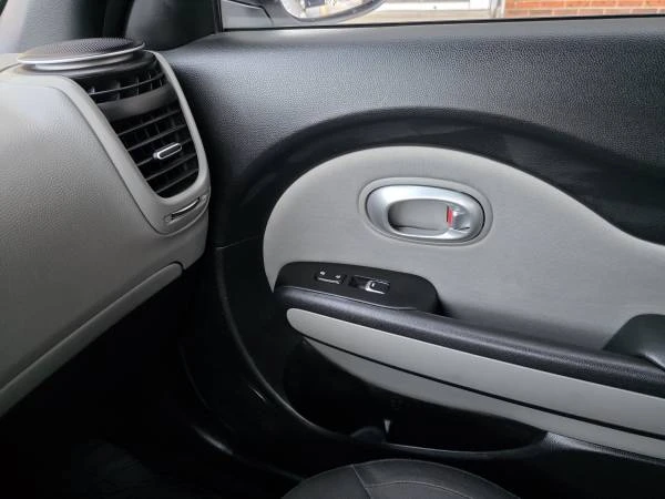 2017 Kia Soul - Image 11 of 20