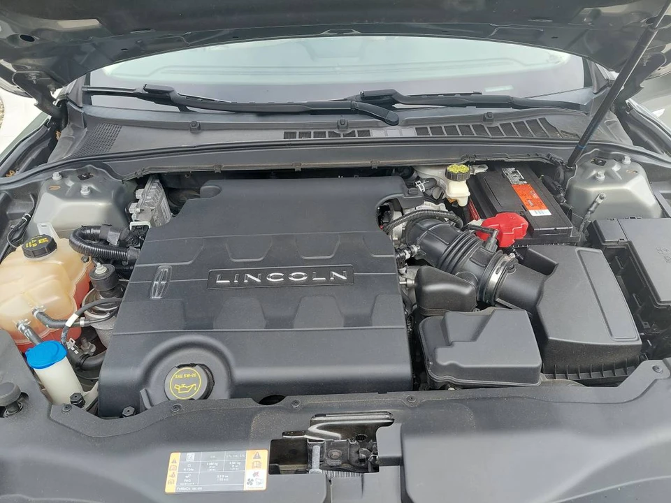 2017 Lincoln Continental 10th Gen - Image 9 of 14