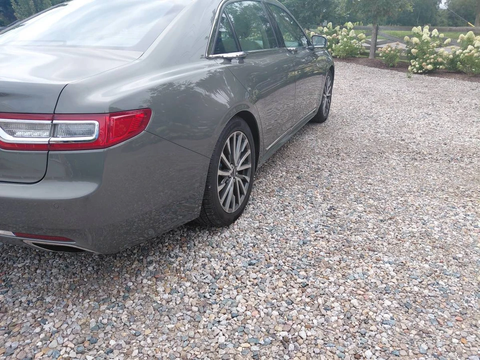 2017 Lincoln Continental 10th Gen - Image 2 of 14