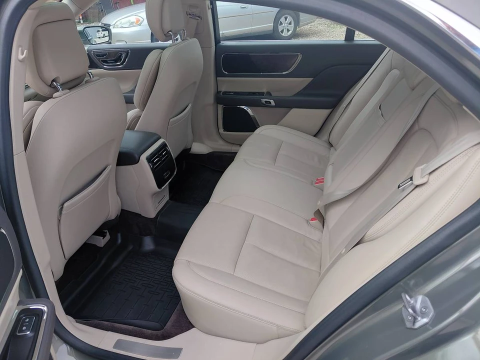 2017 Lincoln Continental 10th Gen - Image 11 of 14
