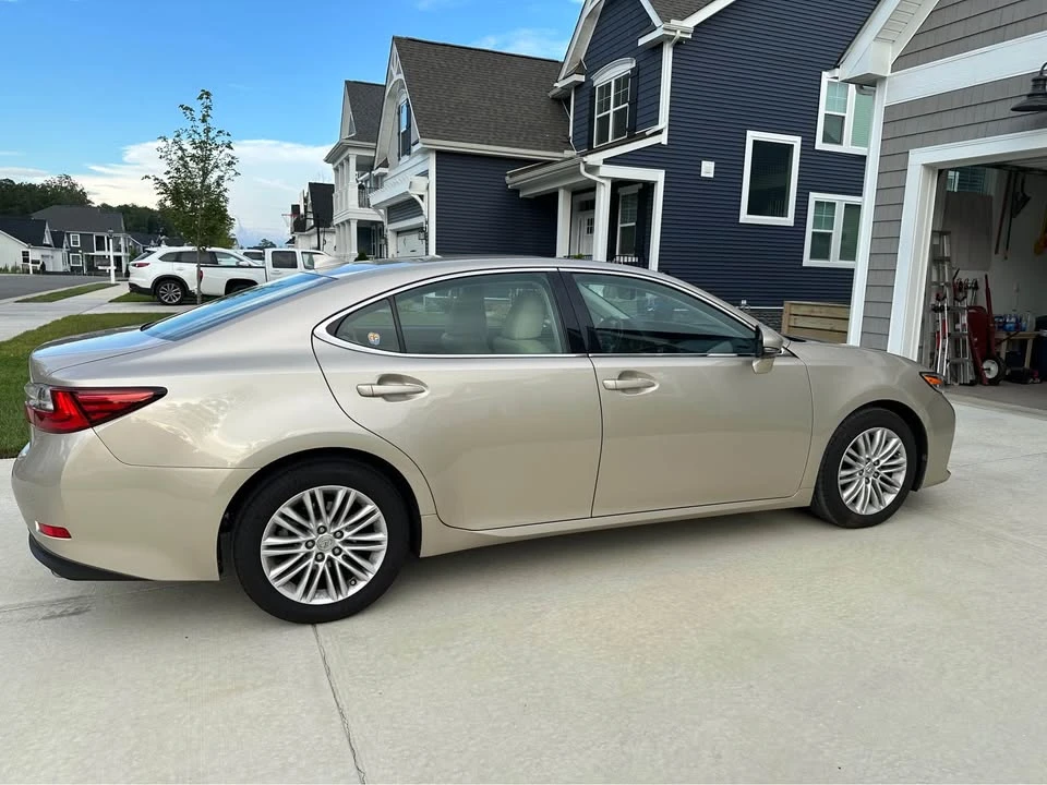2017 Lexus ES 6th Gen - Image 7 of 8