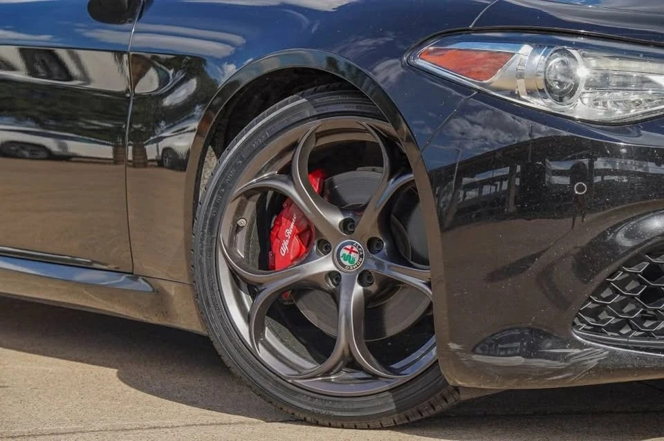2018 Alfa Romeo Giulia - Image 12 of 13
